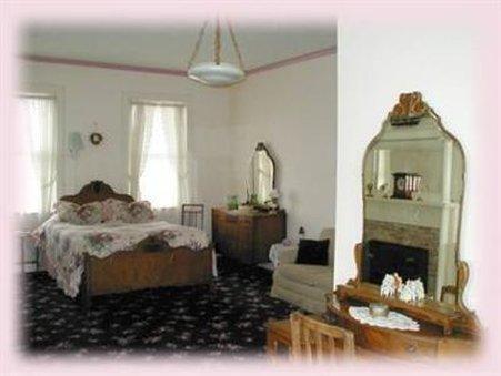 River Rose Inn Bed And Breakfa Elizabethtown Room photo
